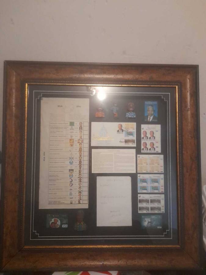 ORIGINAL SIGNATURE OF FORMER PRESIDENT NELSON R. MANDELA memorabilia