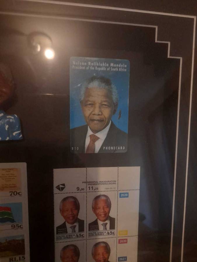 ORIGINAL SIGNATURE OF FORMER PRESIDENT NELSON R. MANDELA memorabilia