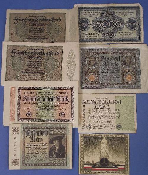 A COLLECTION OF REICHS BANKNOTE