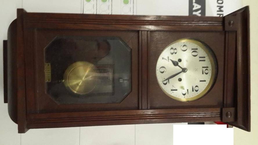 auction an excellent  oak striking wall clock dated Circa 1895-1910s the strike is t