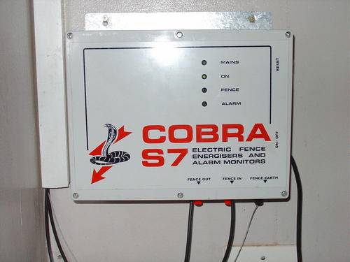 COBRA S7-7 JOULE ELECTRIC FENCE ENERGIZER
