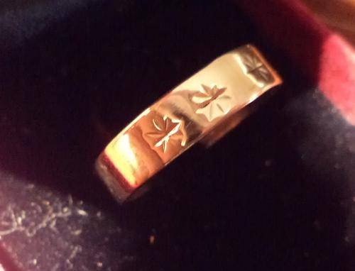 9CT GOLD RING