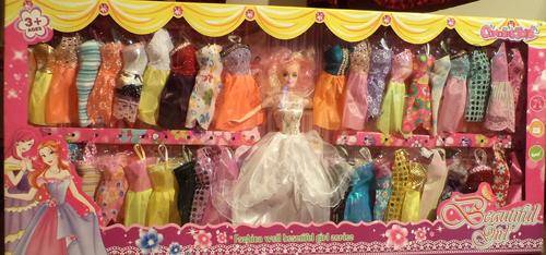 BARBIE DOLL + 38 DIFFERENT CLOTHING