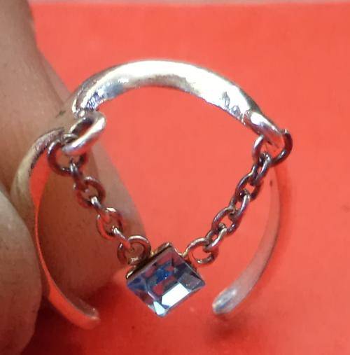 NICE LADY'S SILVER TOE RING .. 925 STERLING SILVER.