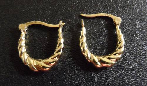 STUNNING LADIES 9ct GOLD EARING SET, GOOD CONDITION !