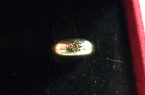 9ct GOLD QUITE BABY GIRL'S RING !!