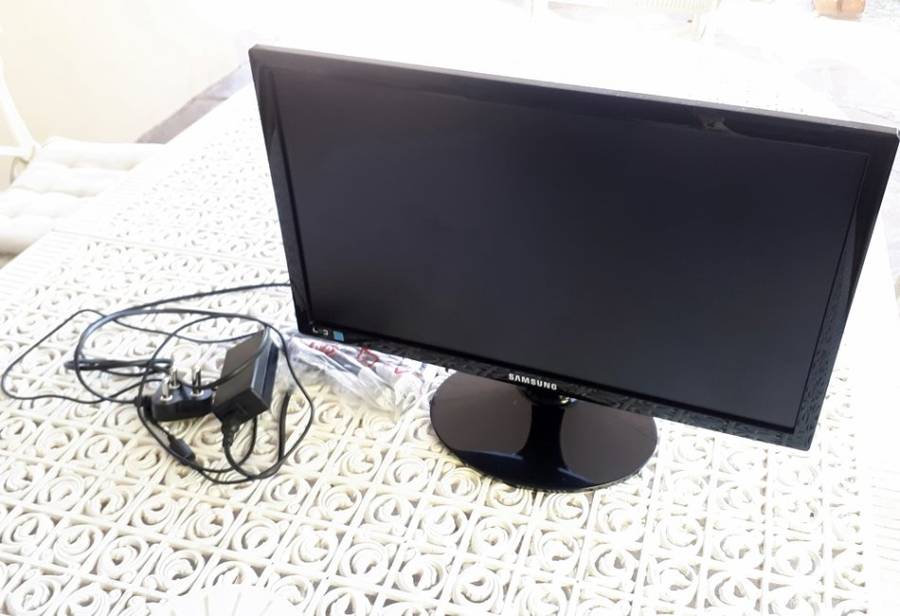 Samsung 20" S20A300B Series 3 LED Monitor 1600 x 900