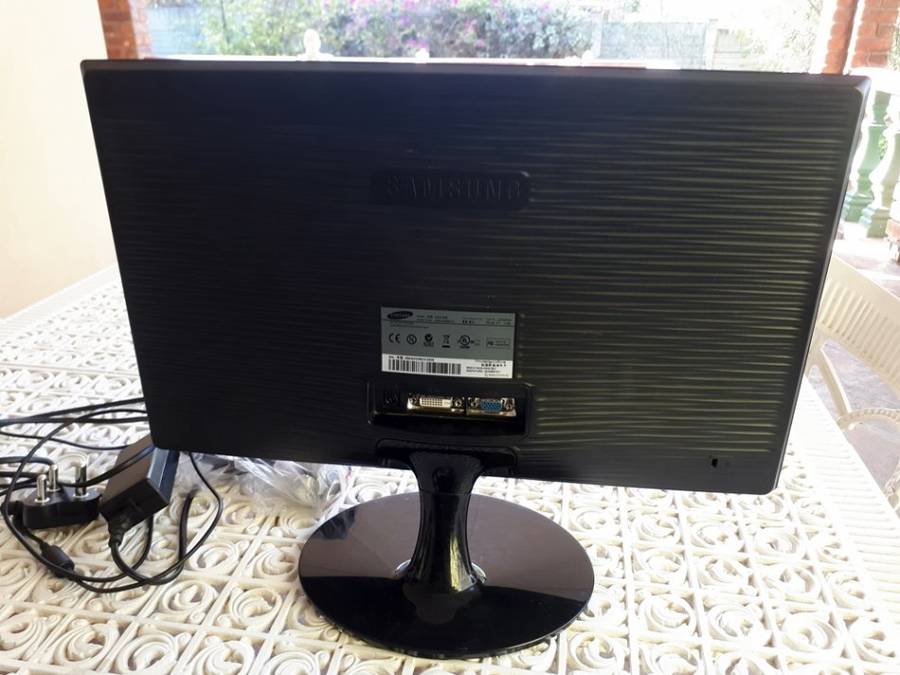 Samsung 20" S20A300B Series 3 LED Monitor 1600 x 900