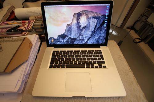 Apple MacBook Pro "Core i7" 2.2 15" - ****NEAR MINT****