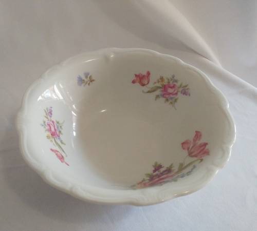 Beautiful floral Huguenot Royale Fine China collection - Salad bowl Serving bowl
