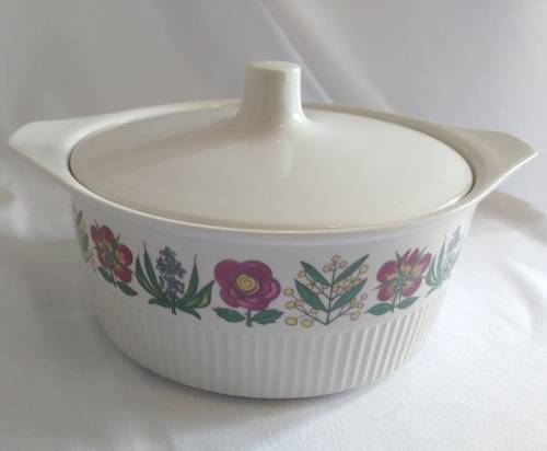 Beautiful Villeroy and Boch Luxembourg Casserole Flower dish