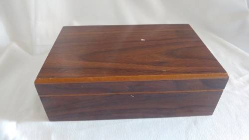 Humidor Cigar box Wooden veneer and Cigar holder