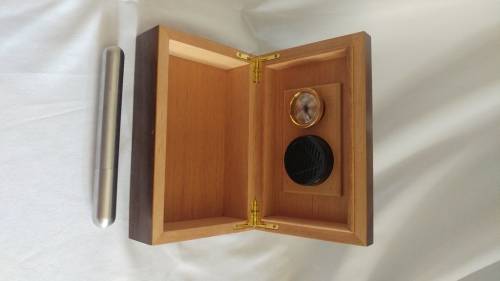 Humidor Cigar box Wooden veneer and Cigar holder