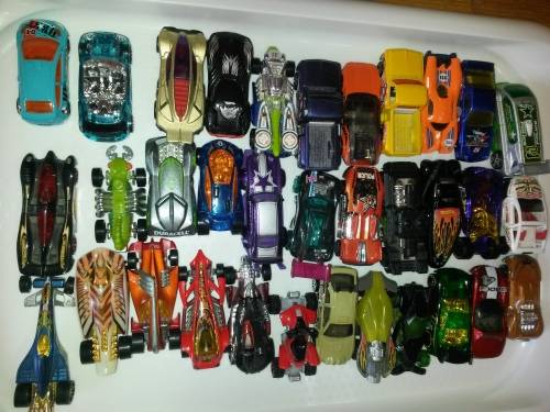 ***COLLECTION OF HOT WHEELS CARS***