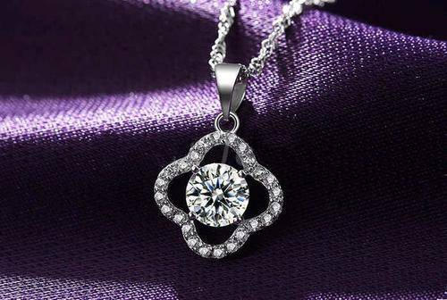4 Leaf Clover Pendant Necklace With Austrian Crystal