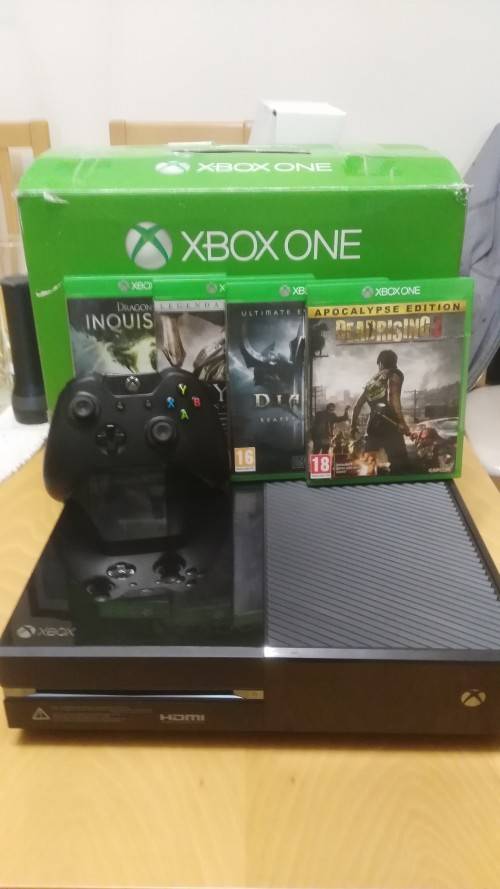 XBOX ONE PLUS 4 GAMES!!