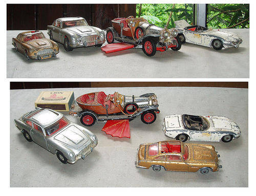 COLLECTABLE LARGE CORGI JAMES BOND 007 ASTON MARTIN AND OTHERS