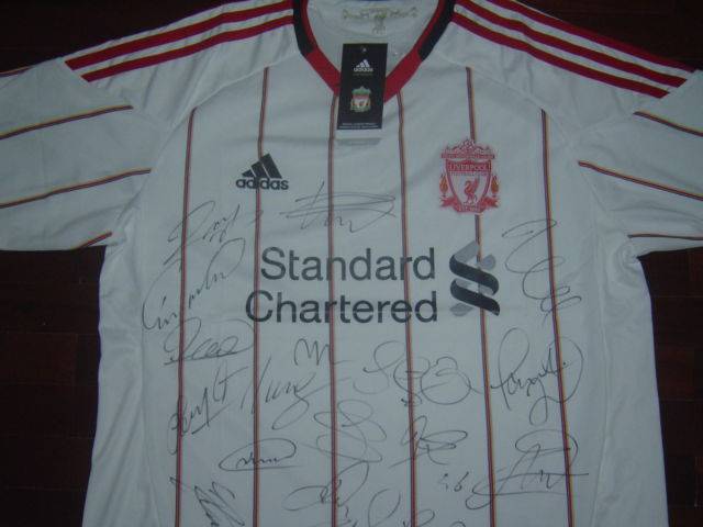 Liverpool F.C soccer jersey hand signed by squad of the 2010-11 season inc C.O.A