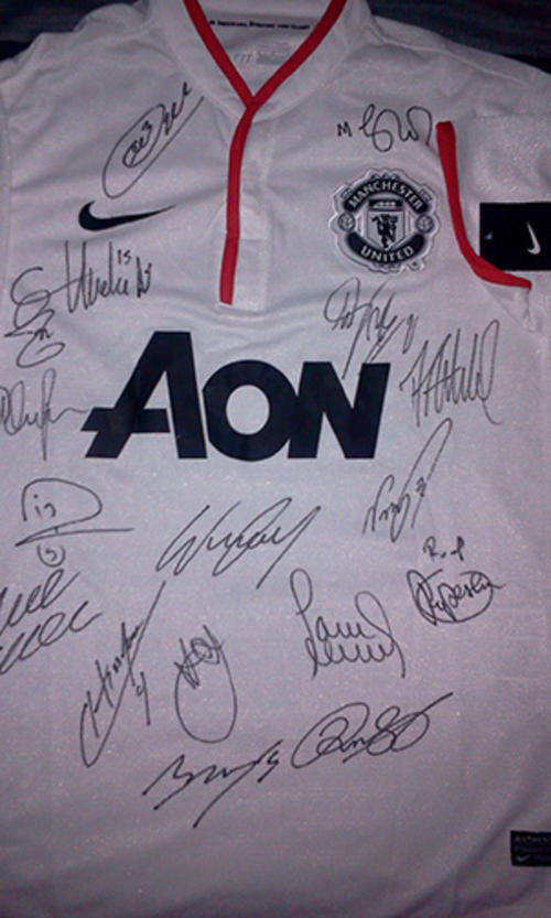 Manchester United Away Team Signed 12/13 Jersey + C.O.A.