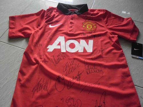 Manchester United Team Signed 13/14 Home Jersey + C.O.A.