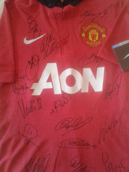 Manchester United Team Signed 13/14 Home Jersey + C.O.A.