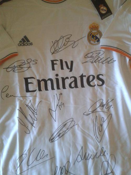 REAL MADRID HOME 13/14 TEAM SIGNED JERSEY + C.O.A.