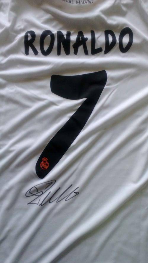 Real Madrid Cristiano Ronaldo Home signed Soccer Jersey +COA