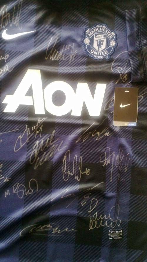 Manchester United Team Signed 13/14 Away Jersey + C.O.A.