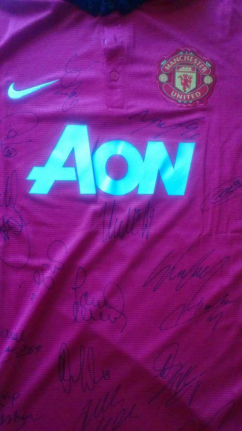 Manchester United Team Signed 13/14 Home Jersey + C.O.A.