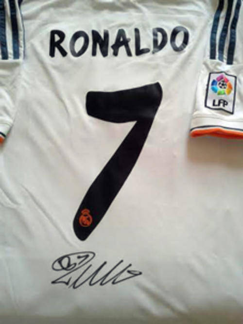 Real Madrid Cristiano Ronaldo Home signed Soccer Jersey +COA