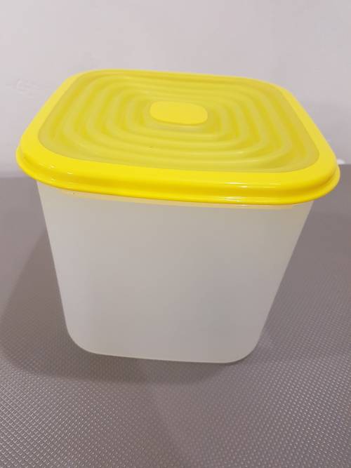 Tupperware Square 3
