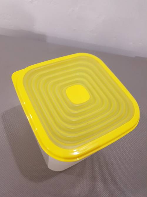 Tupperware Square 3
