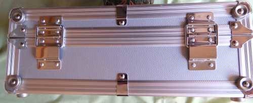 SUITCASE STYLE, PADDED ALUMINIUM DISPLAY/STORAGE/CARRY CASE