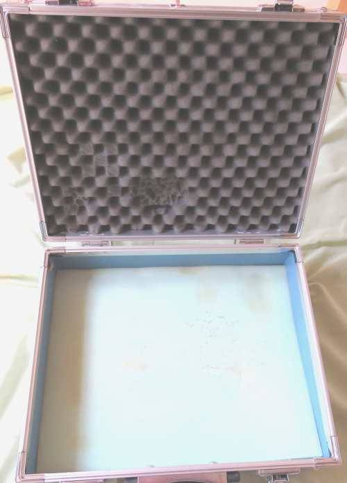 COMPACT SUITCASE STYLE, PADDED ALUMINIUM STORAGE/CARRY CASE