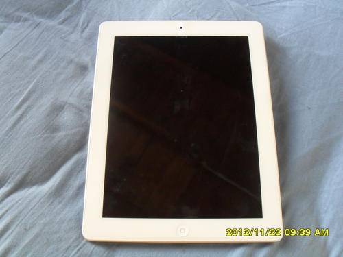 APPLE IPAD 3 16 GB WIFI , white coulour + smart pouch .