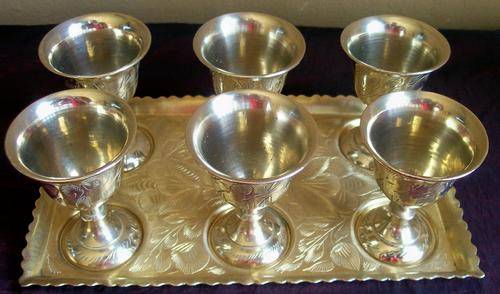 STUNNING LITTLE BRASS TRAY WITH 6 GOBLETS - VERY ORNATE SET