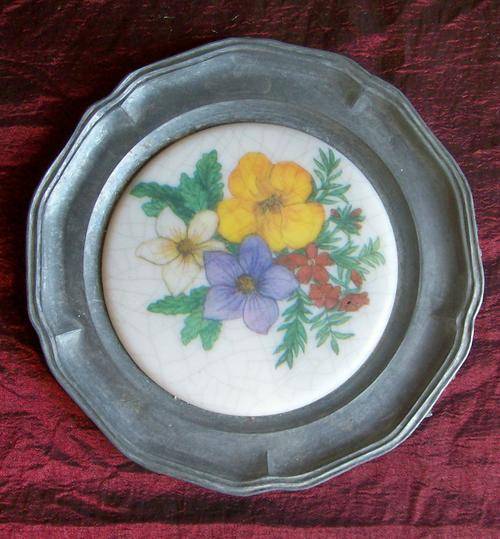 SMALL TIAWANESE METAL WALL HANGING