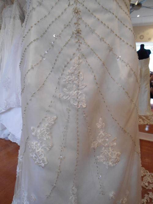 Beautiful Lace Wedding Dress (size 32-34) Lace-up back