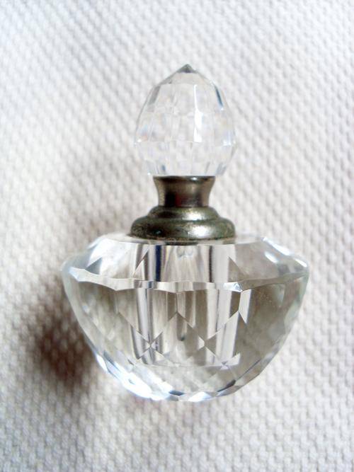 STUNNING FLAT ROUND PERFUME BOTTLE !!!!!!R1.00 !!!!!!!