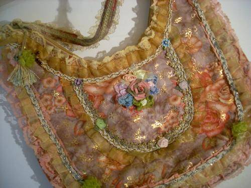 * * EXQUISITE NEW ONE OF A KIND SHOULDER BAG * * value R580.00
