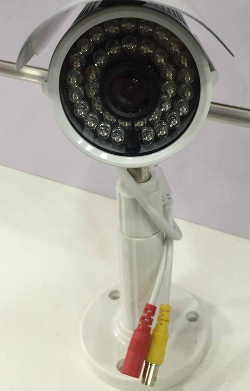3.6mm 900tvl night vision CCTV CAMERA with one white colour bracket ! ON PROMOTION