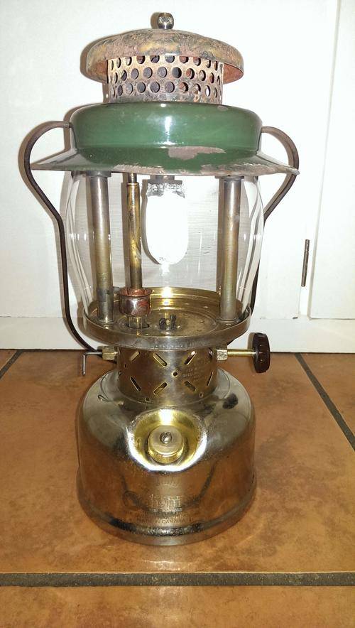 RARE CANADIAN 237 COLEMAN KEROSENE LANTERN 1948