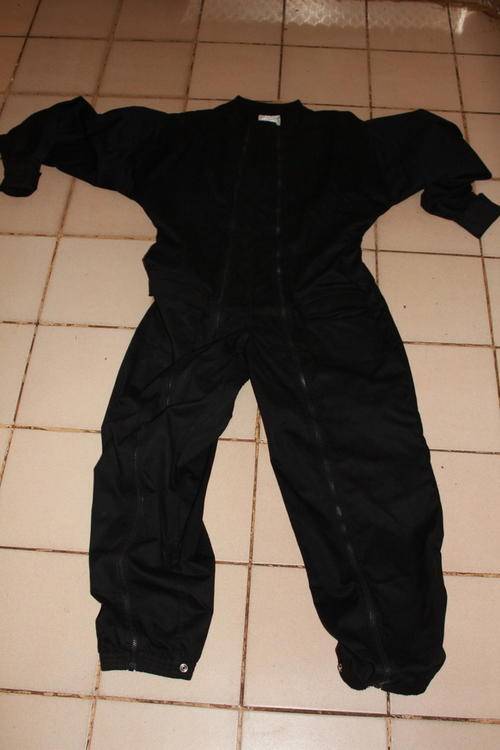 Twin Zip jump suit, used for freefall jumps by Parabats and Recce skydivers.