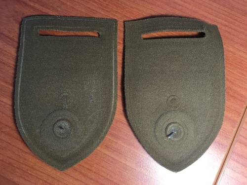 A pair of 5 Special Forces Regiment (Recce) rubberised shoulder flashes