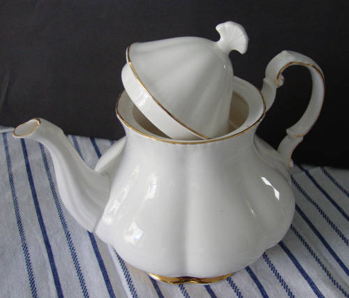 VINTAGE PARAGON 22 PIECE TEA SET