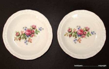 PAIR OF ROYAL ALBERT VINTAGE BONE CHINA PIN / BUTTER DISHES (MOSS ROSE) DIAMETER 12CM