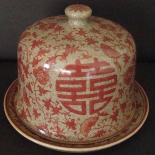 COLLECTABLE CHINESE / ORIENTAL CERAMIC PLATE AND COVER DOME HEIGHT 13CM - BACK STAMP