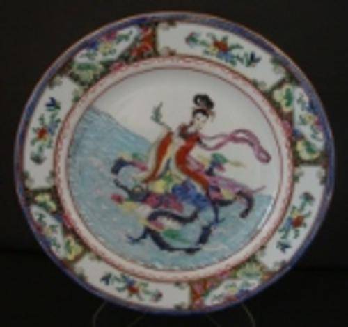 COLLECTABLE ORIENTAL HAND DECORATED WALL PLATE MADE IN CHINA 27CM - A GREAT ADDITION TO A COLLECTION