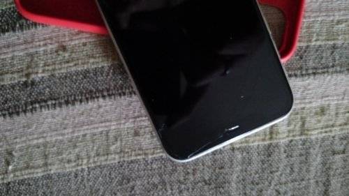 iPhone 11 - 256GB !! - screen damaged - fix 'n go (Worth R14699) a real beauty.