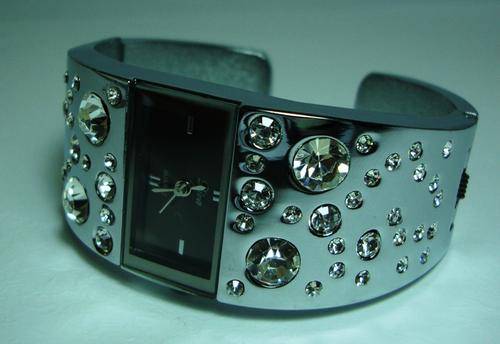 WOW!!! GORGEOUS BANGLE WATCH